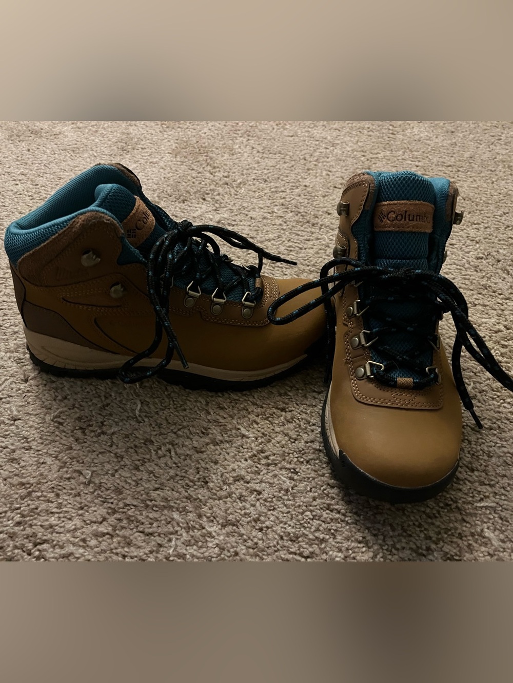 Columbia hiking shoes